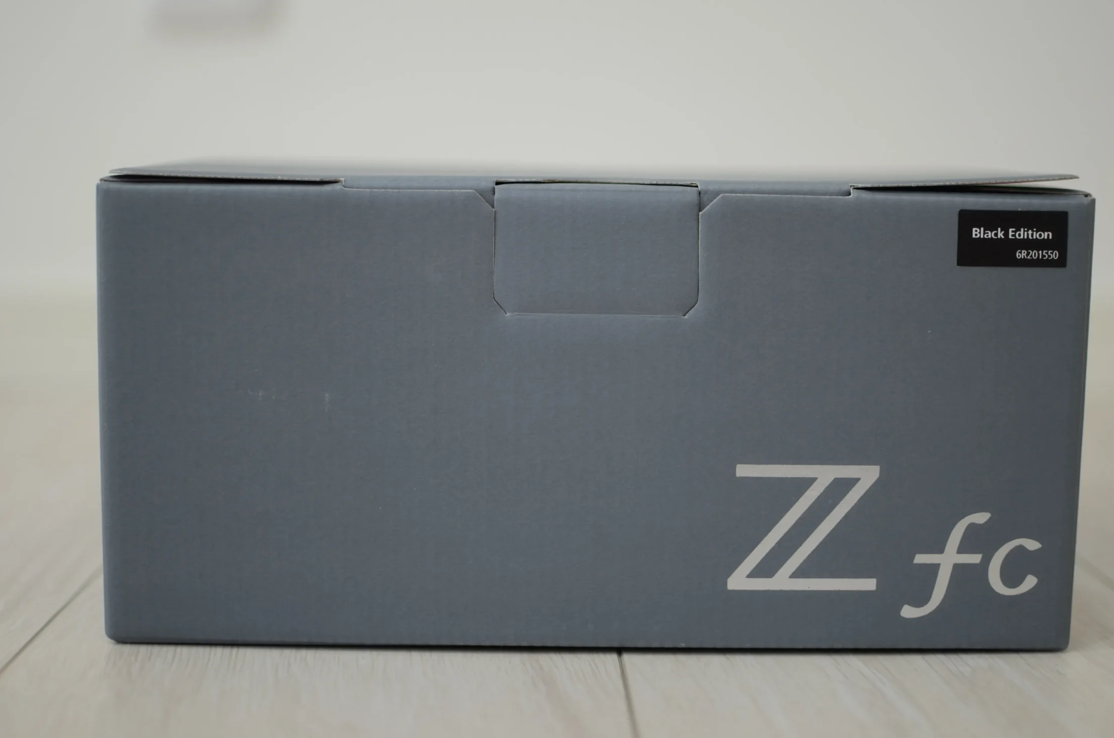 Nikon Z fcの梱包箱